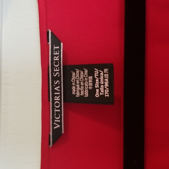 Victoria Secret cover up - Picture 2 of 3